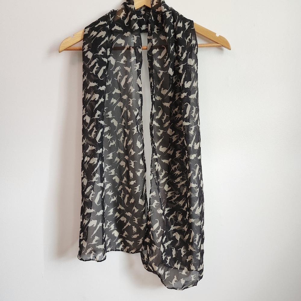 3/15 Cat Pattern Black And Off-white scarf